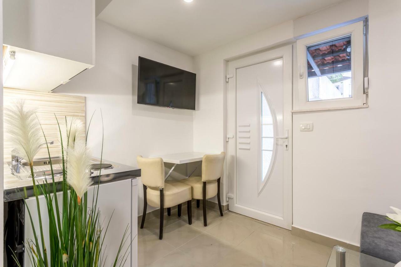 Studio Apartment Nikol Split Exterior photo